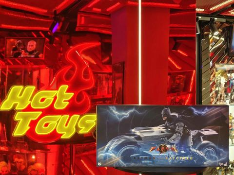 [ ĐÃ PHÁT HÀNH - ORDER ]  HOT TOYS MMS705 - THE FLASH : BATMAN AND BATCYCLE
