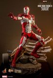 [ĐẶT TRƯỚC] HOT TOYS EXCLUSIVE - HOT TOYS MMS400D18C - IRON MAN 2 IRON MAN MARK V & RACE TRACK DIORAMA BASE