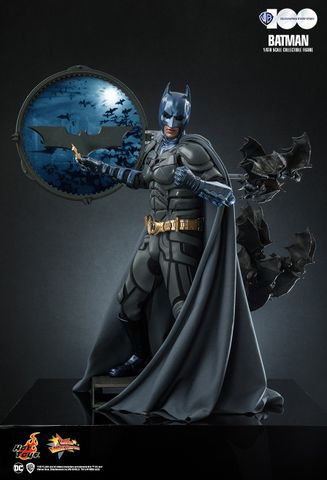 [ ĐÃ PHÁT HÀNH - ORDER ] HOT TOYS MMS697 - WB 100  BATMAN HOT TOYS EXCLUSIVE