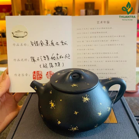  Ấm tử sa Thạch Biều Mạ Vàng 