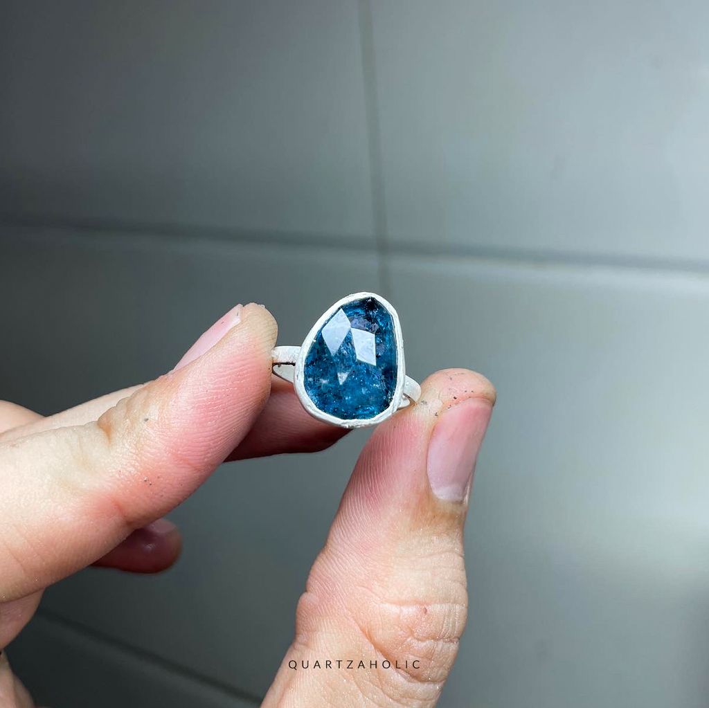 Nhẫn Freeset Rose Cut Kyanite