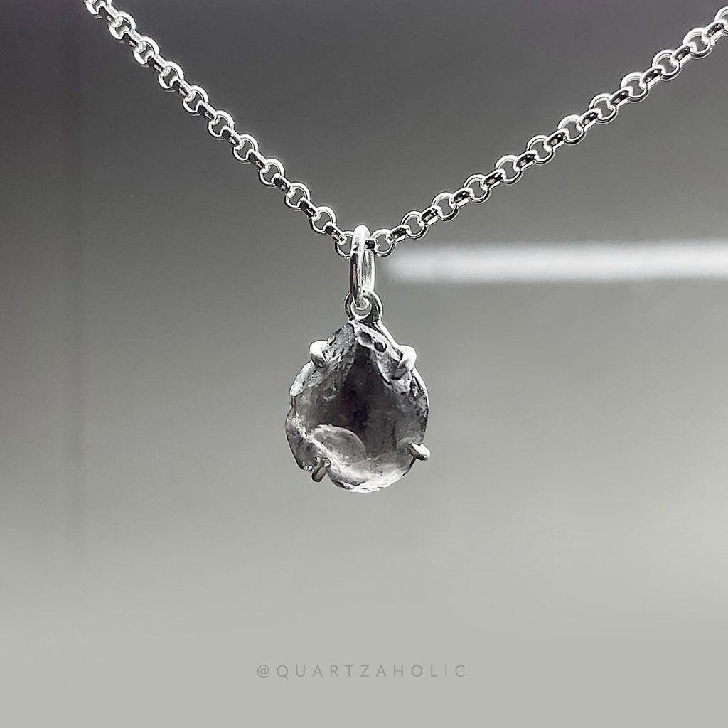 Mặt Dây Claws Saffordite