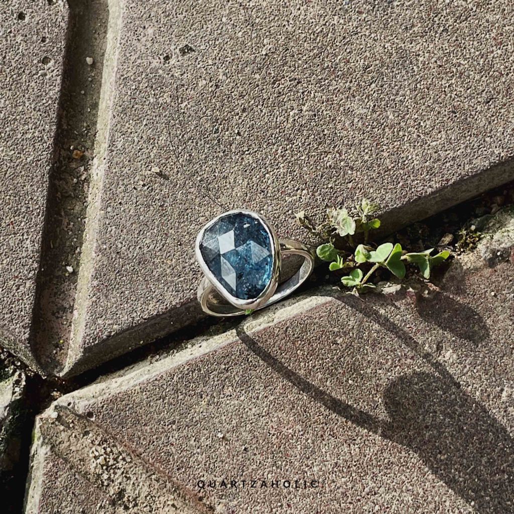 Nhẫn Freeset Rose Cut Kyanite