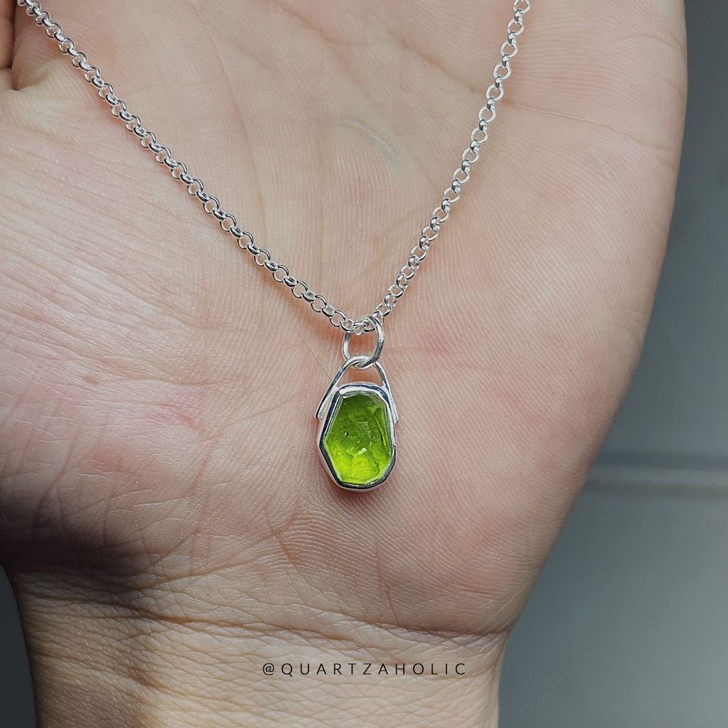 Mặt Dây Freeset Rosecut Peridot