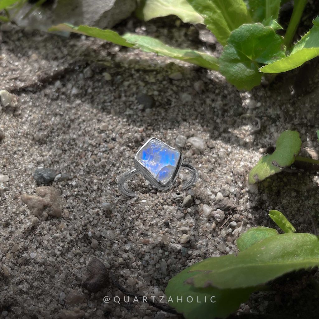 Nhẫn Freeset Raw Moonstone