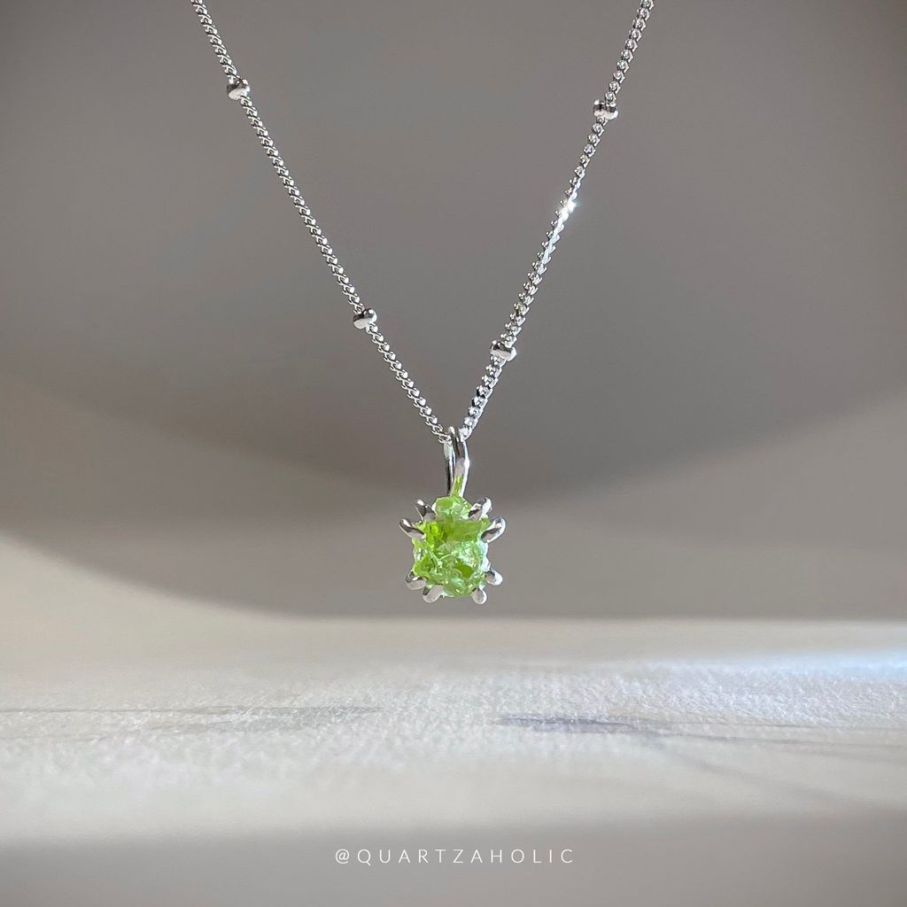 Mặt Dây Claws Peridot