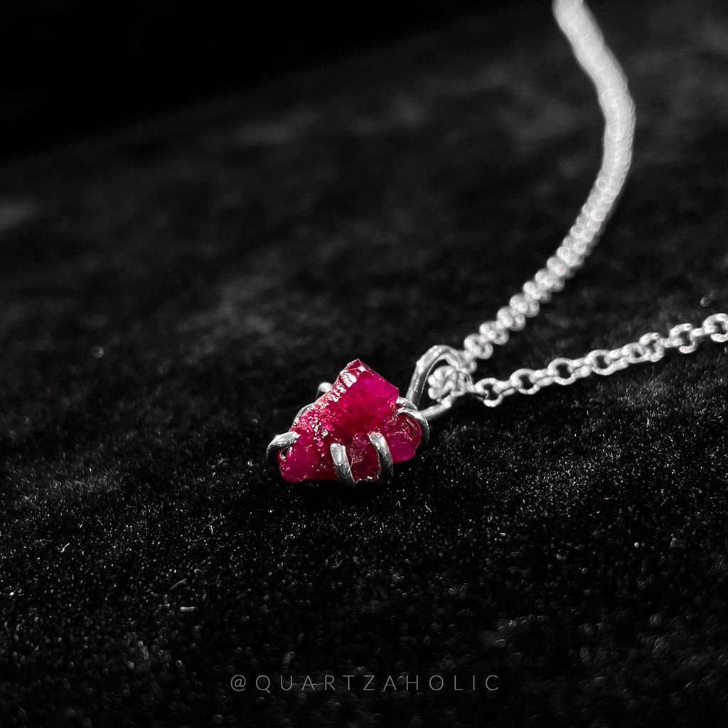 Mặt Dây Claws Ruby