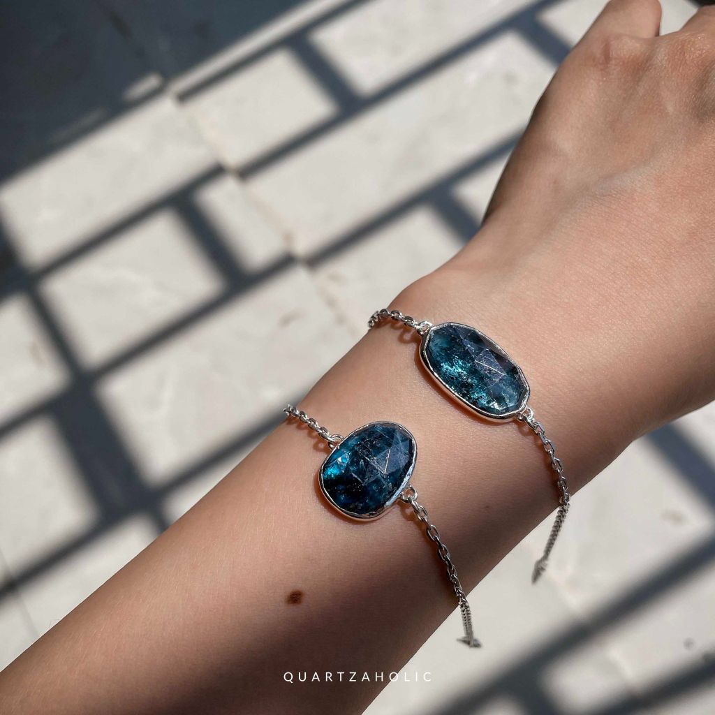 Vòng tay Freeset Kyanite khắc hình theo yêu cầu