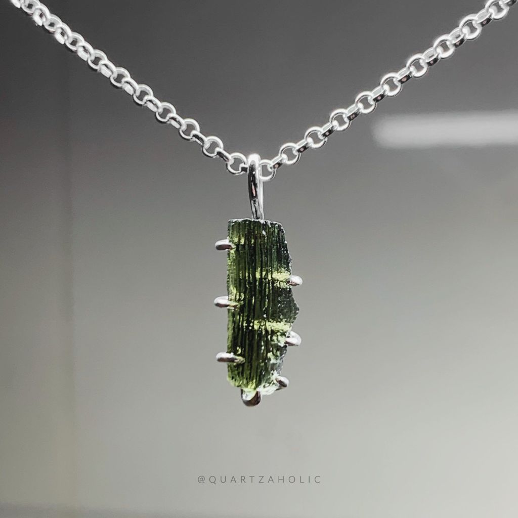 Mặt Dây Claws Moldavite