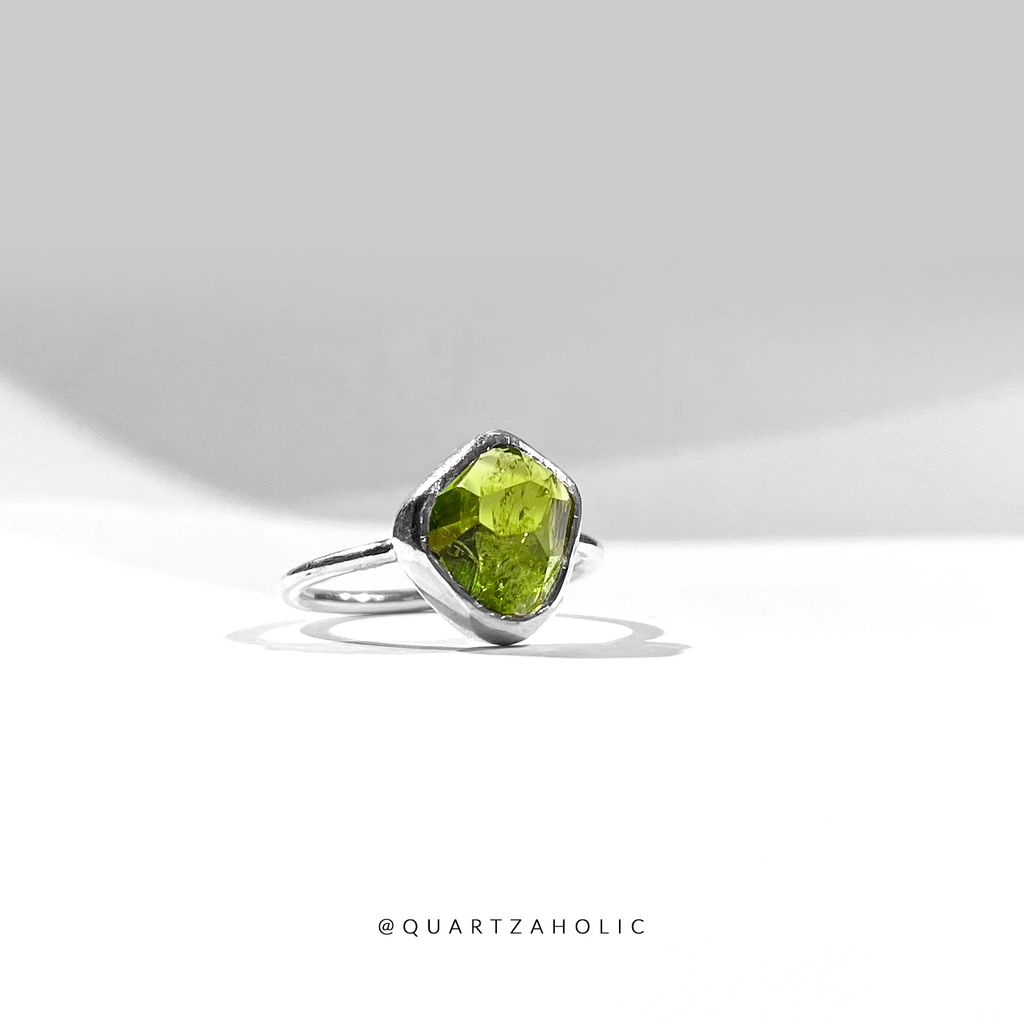 Nhẫn Freeset Rose Cut Peridot