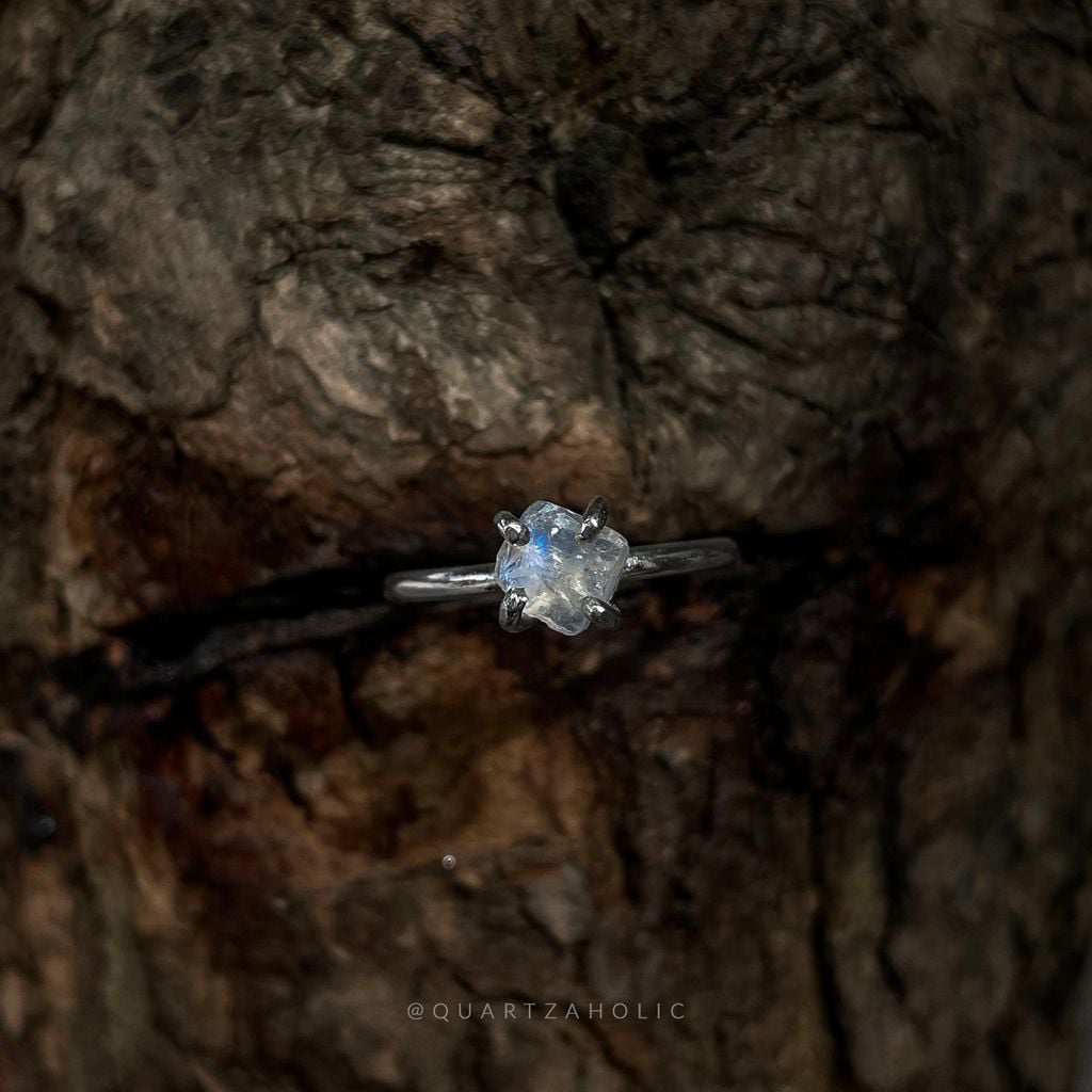 Nhẫn Claws Moonstone