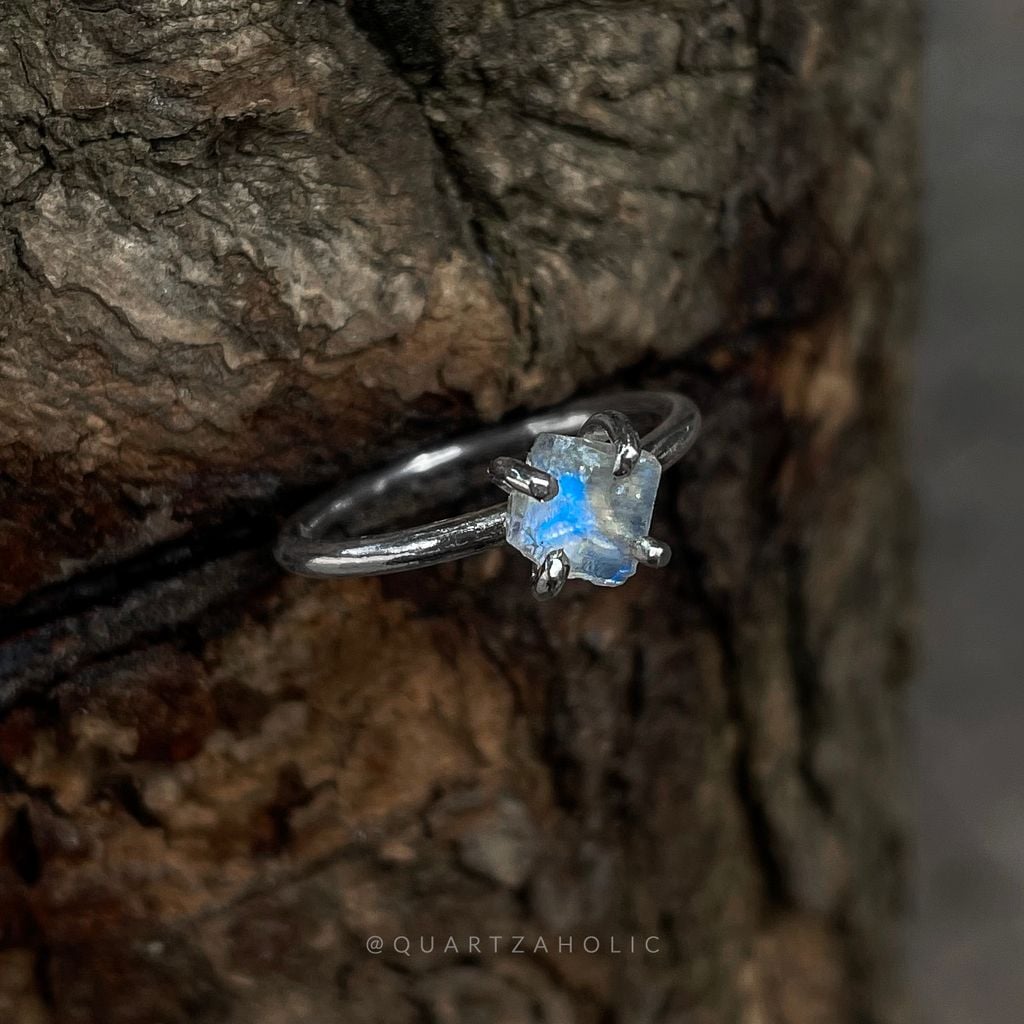 Nhẫn Claws Moonstone