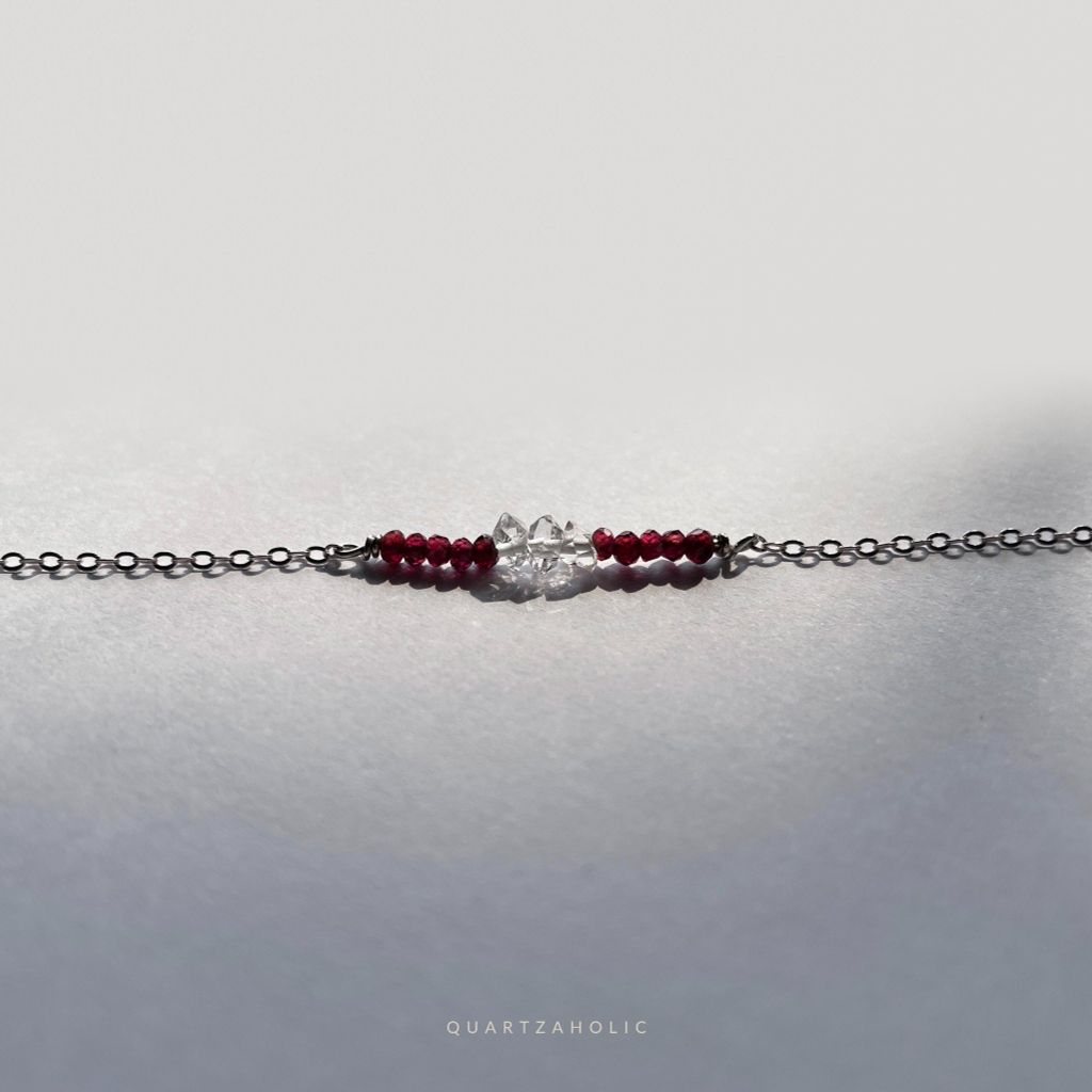 Vòng tay Line Garnet x Herkimer Diamond