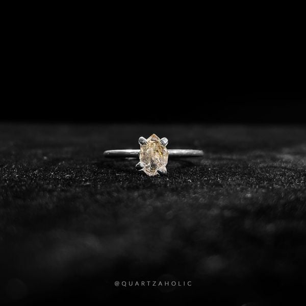  Nhẫn Claws Fluorescent Petroleum Quartz 