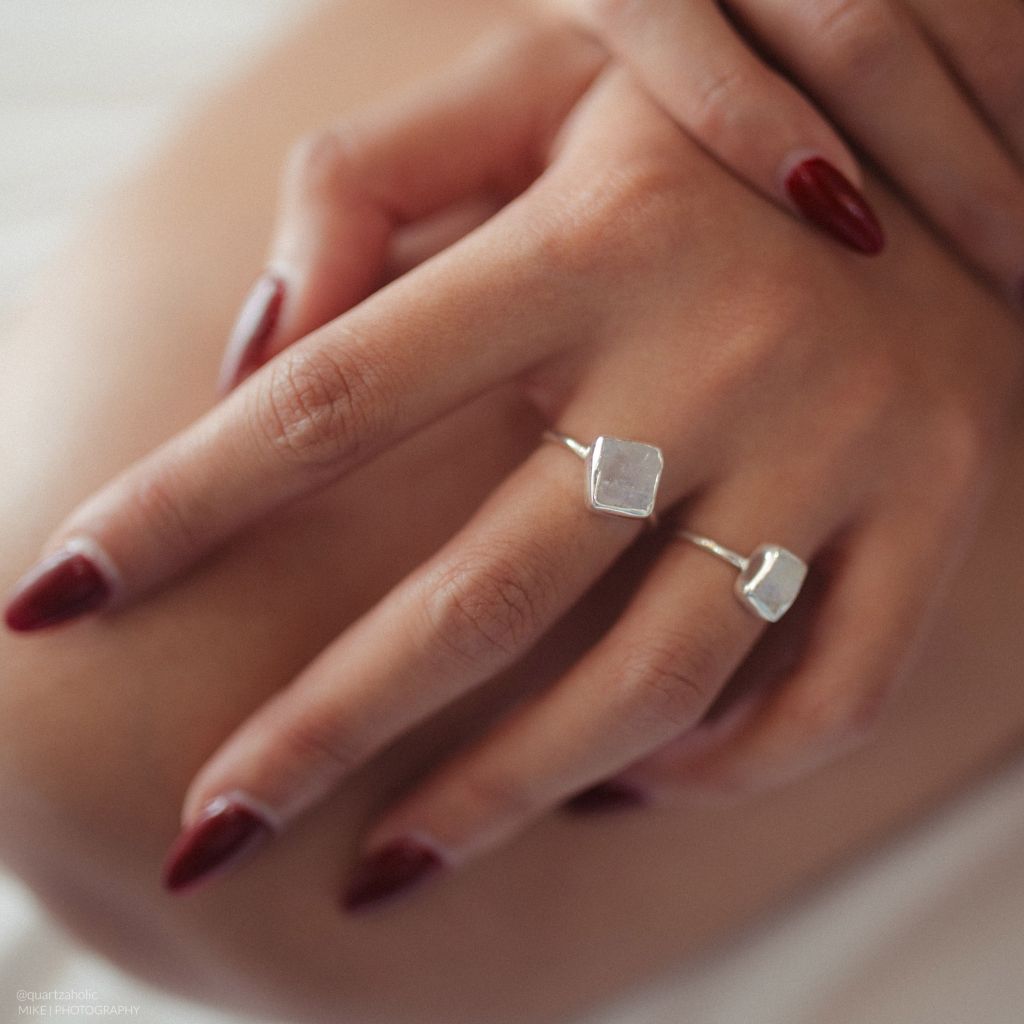 Nhẫn Freeset Raw Moonstone