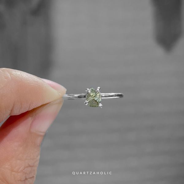  Nhẫn Claws Mini Moldavite 