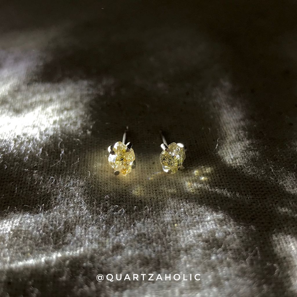 Bông Tai Stud Fluorescent Petroleum Quartz
