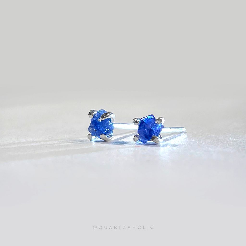 Bông Tai Stud Spinel