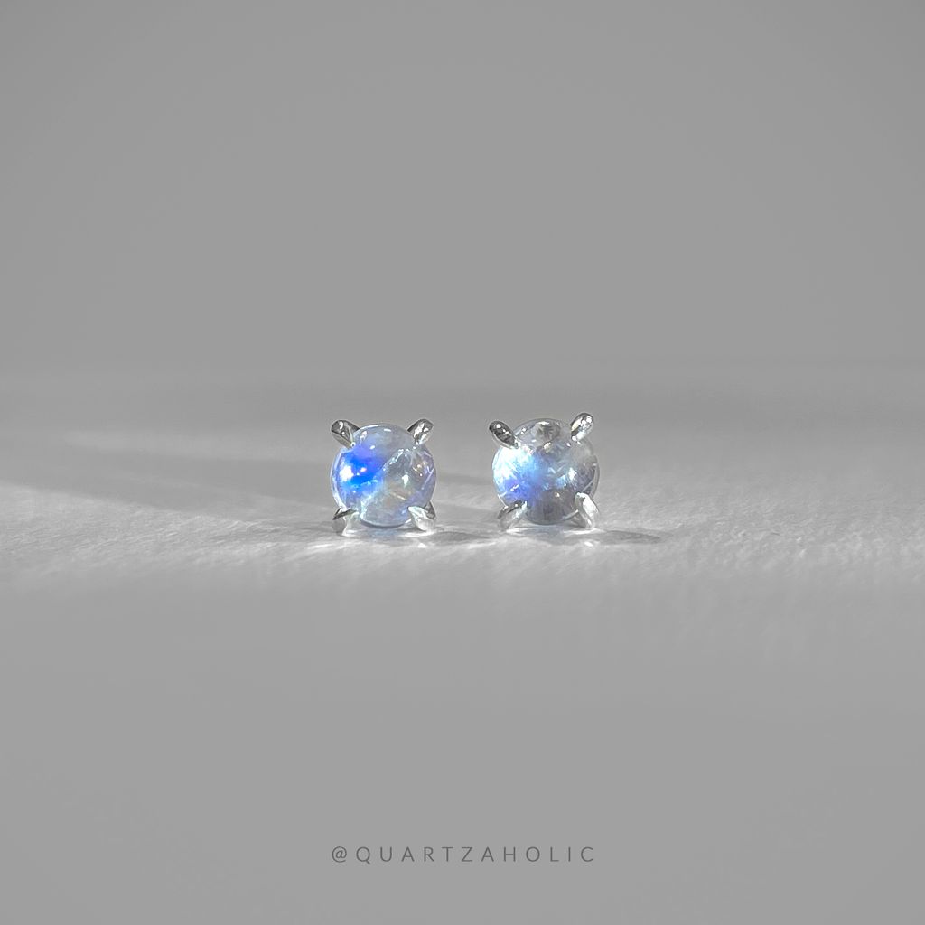 Bông Tai Moonstone Claws Stud