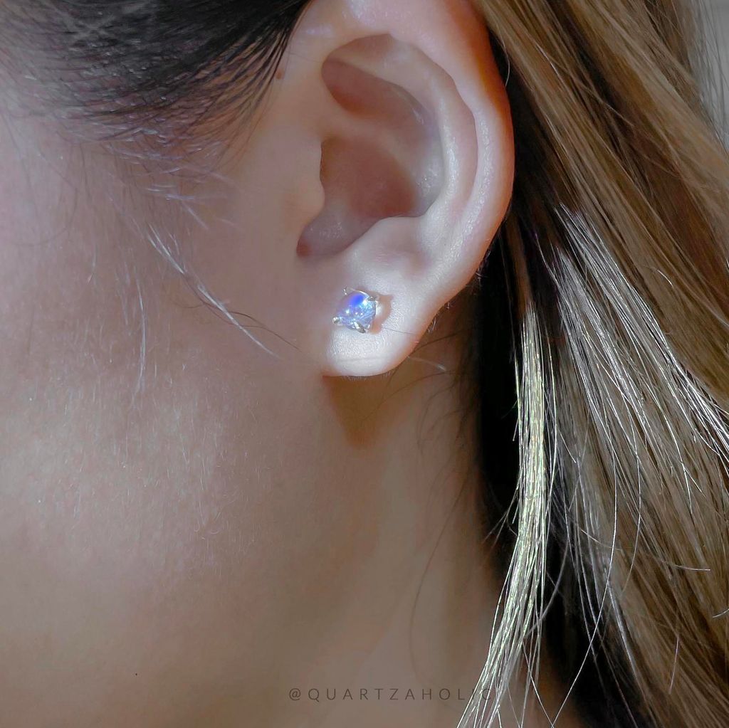 Bông Tai Moonstone Claws Stud