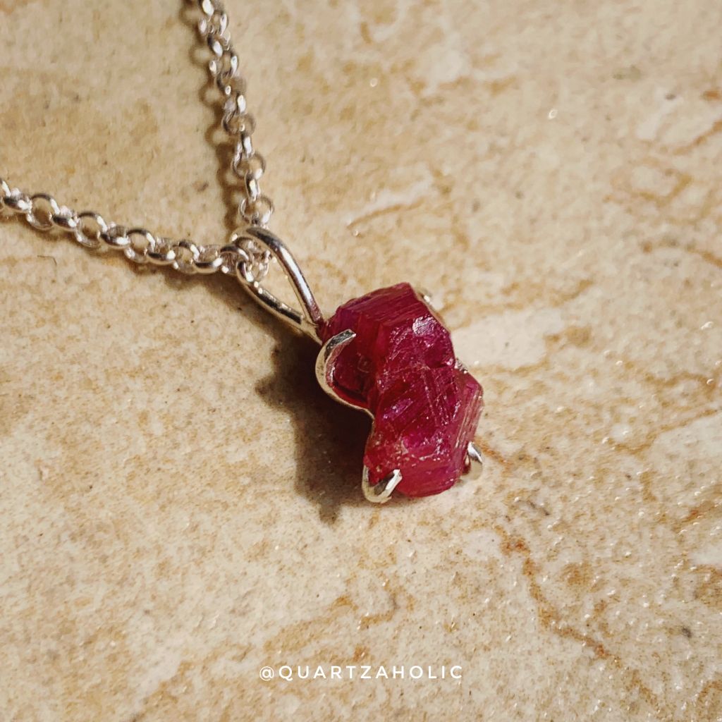 Mặt Dây Claws Ruby