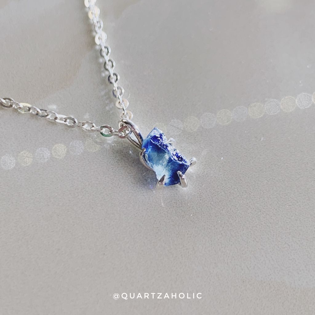 Mặt Dây Freeform Claws Sapphire