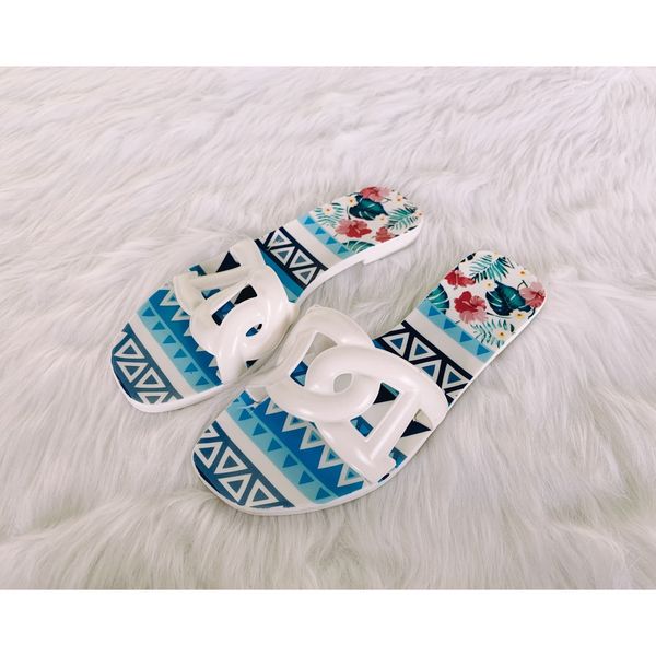 Dép kiểu nữ hoạ tiết nhiều màu