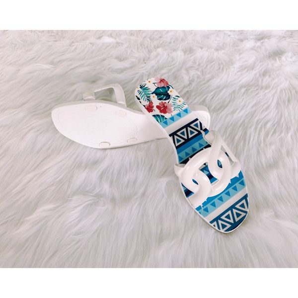 Dép kiểu nữ hoạ tiết nhiều màu