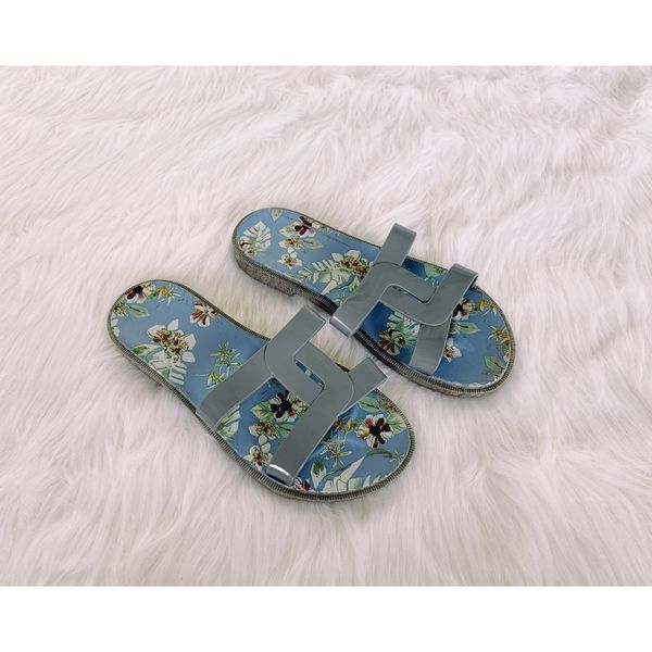 Dép kiểu nữ hoạ tiết nhiều màu