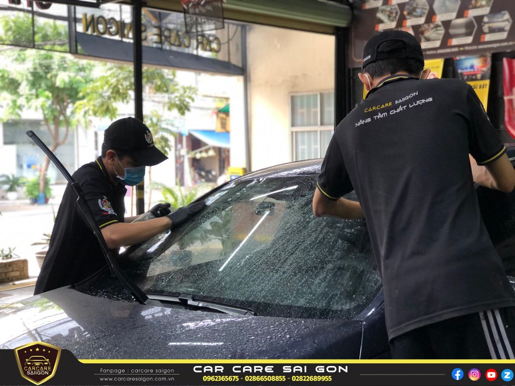 Đánh bóng tẩy ổ kính xe và Phủ Ceramic | Carcare SaiGon