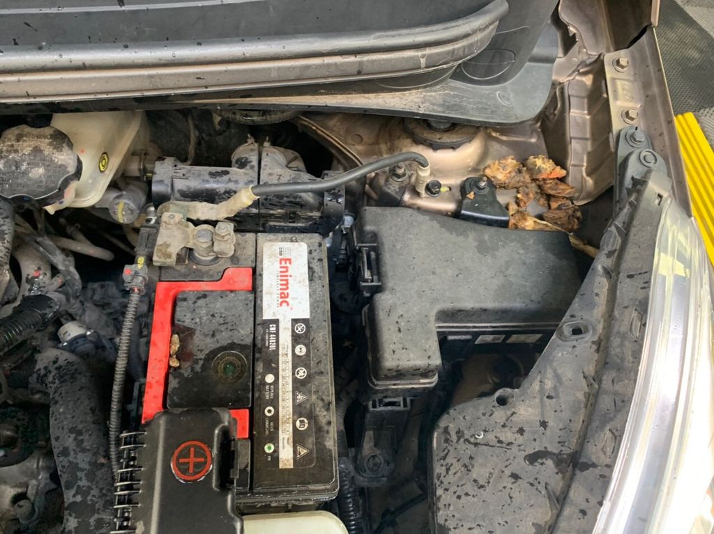 Vệ sinh và Bảo dưỡng khoang máy | Carcare SaiGon