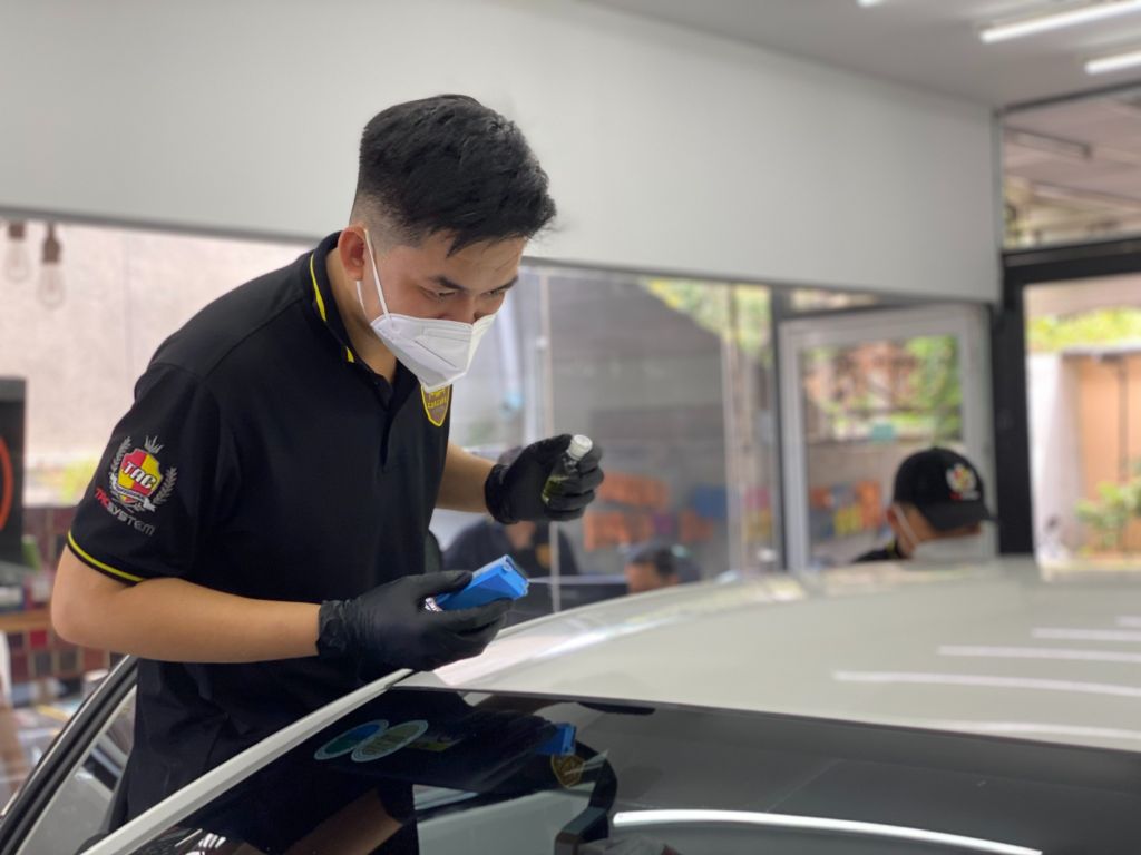 Đánh bóng tẩy ổ kính xe và Phủ Ceramic | Carcare SaiGon