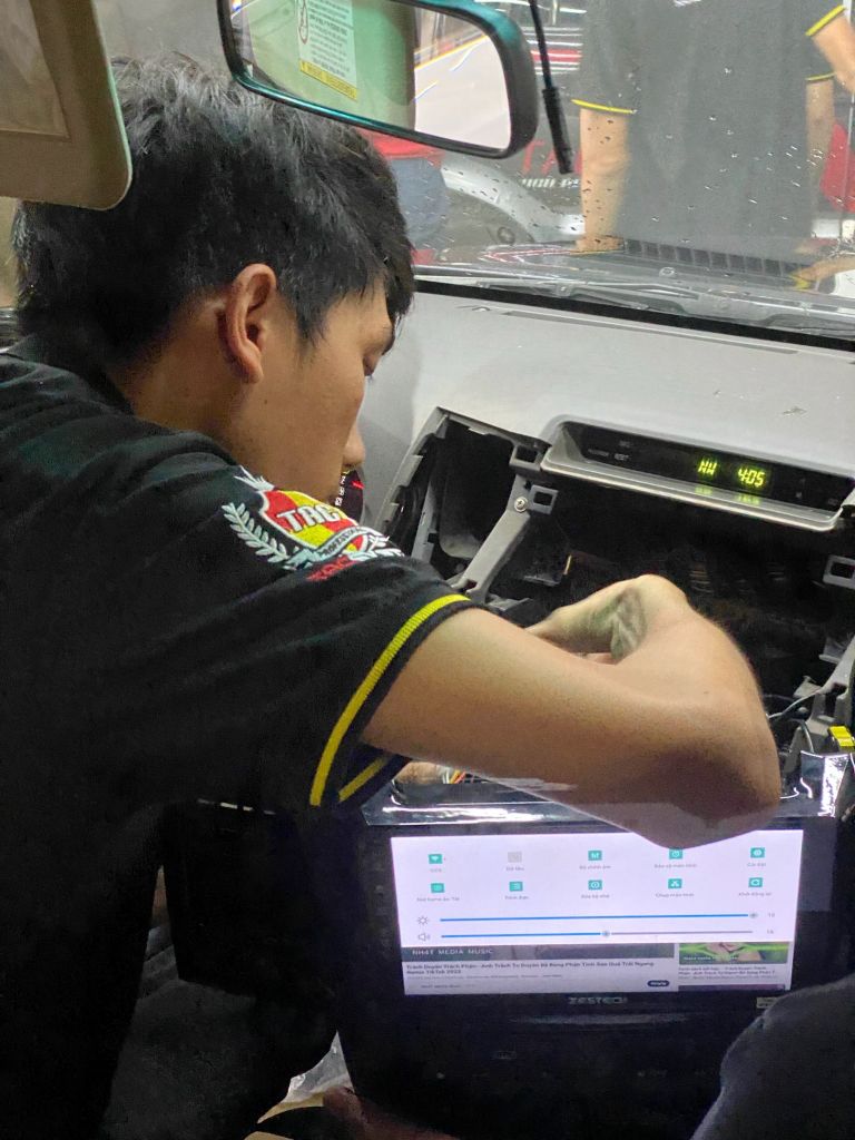 Lắp đặt màn hình ô tô chính hãng  | Carcare SaiGon