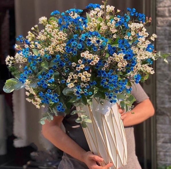 binh-hoa-thanh-lieu-xanh-mix-trang-hcb57