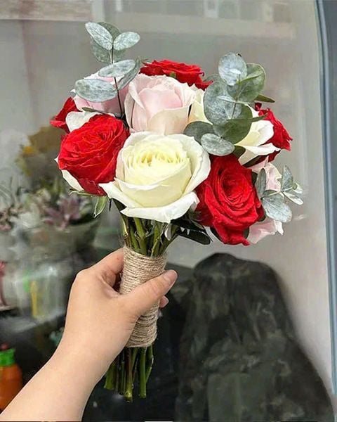 Hoa Hồng: Bó Hoa Cưới Cầm Tay Cô Dâu Hạnh Phúc - HC66