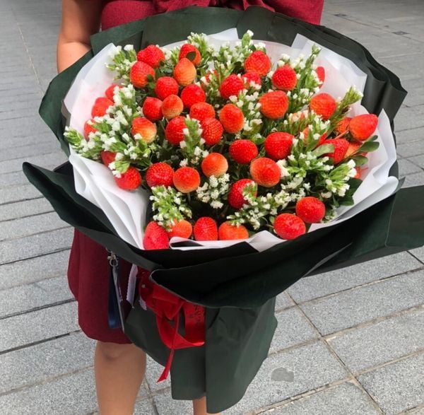 Bó Hoa Dâu Tình Yêu Ngọt Ngào