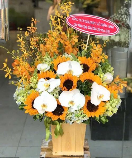 Hoa tặng người yêu đẹp nhất, bó hoa tặng bạn gái lãng mạn ý nghĩa: Hộp Hoa Good Vibes - HCH108