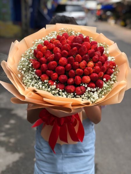 Bó Hoa Dâu Mùa Yêu Ngọt Ngào