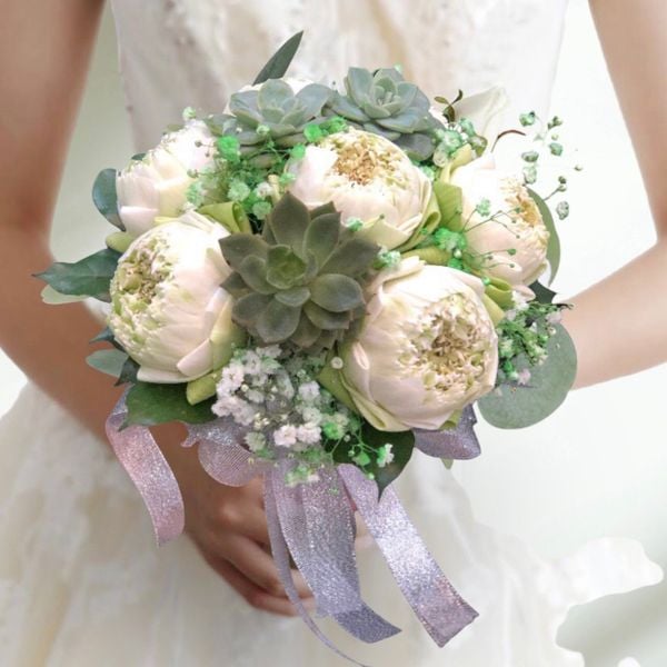 Bó Hoa Cưới Cầm Tay Cô Dâu Sen Trắng - HC16