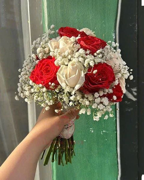 Hoa Hồng: Bó Hoa Cưới Cầm Tay Thành Đôi