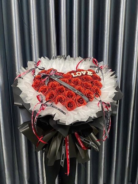 Bó Hoa Hồng Kim Tuyến Đỏ Trái Tim