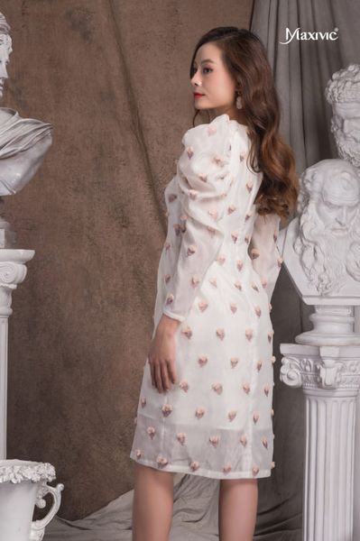 ĐẦM TRẮNG KEM STRAWBERRY CLUMP TAY PHỒNG DÁNG SUÔNG MAXIVIC