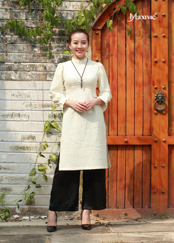 ao-dai-mau-vang-kem-laya