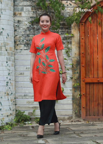 ao-dai-linen-mau-cam-theu-la