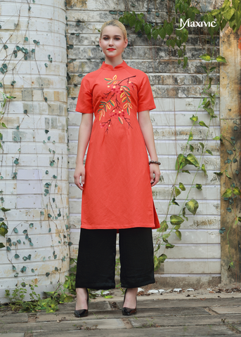 ao-dai-linen-mau-cam-theu-hoa