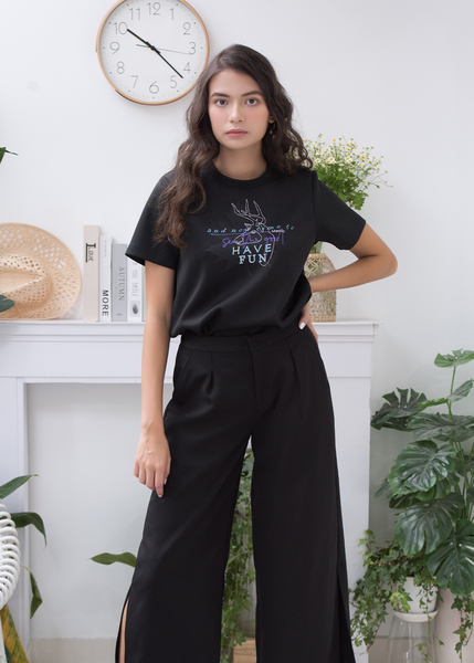 ÁO THUN CỔ TRÒN ĐEN CÓ CẦU VAI