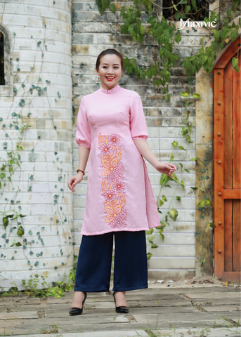 ao-dai-linen-hong-theu-hoa
