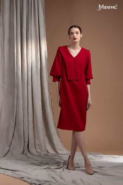 Đầm lụa đỏ, tay xếp Maxivic