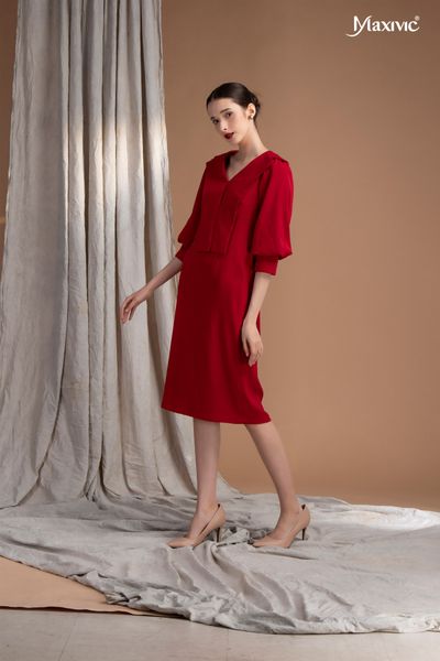 Đầm lụa đỏ, tay xếp Maxivic