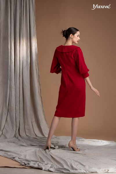 Đầm lụa đỏ, tay xếp Maxivic